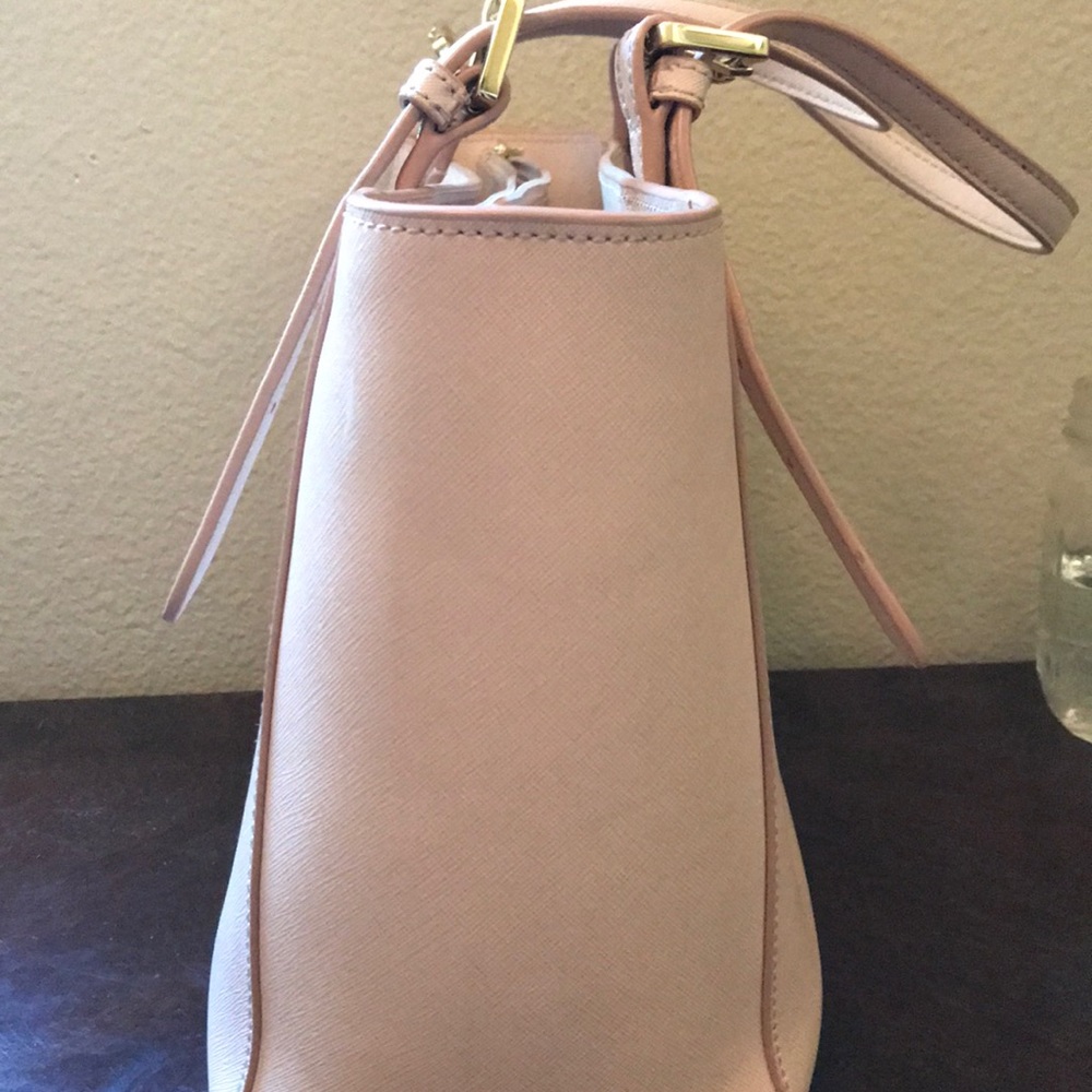 Tory Burch Womens Tote Purse. Color- pale pink - Picture 5 of 5